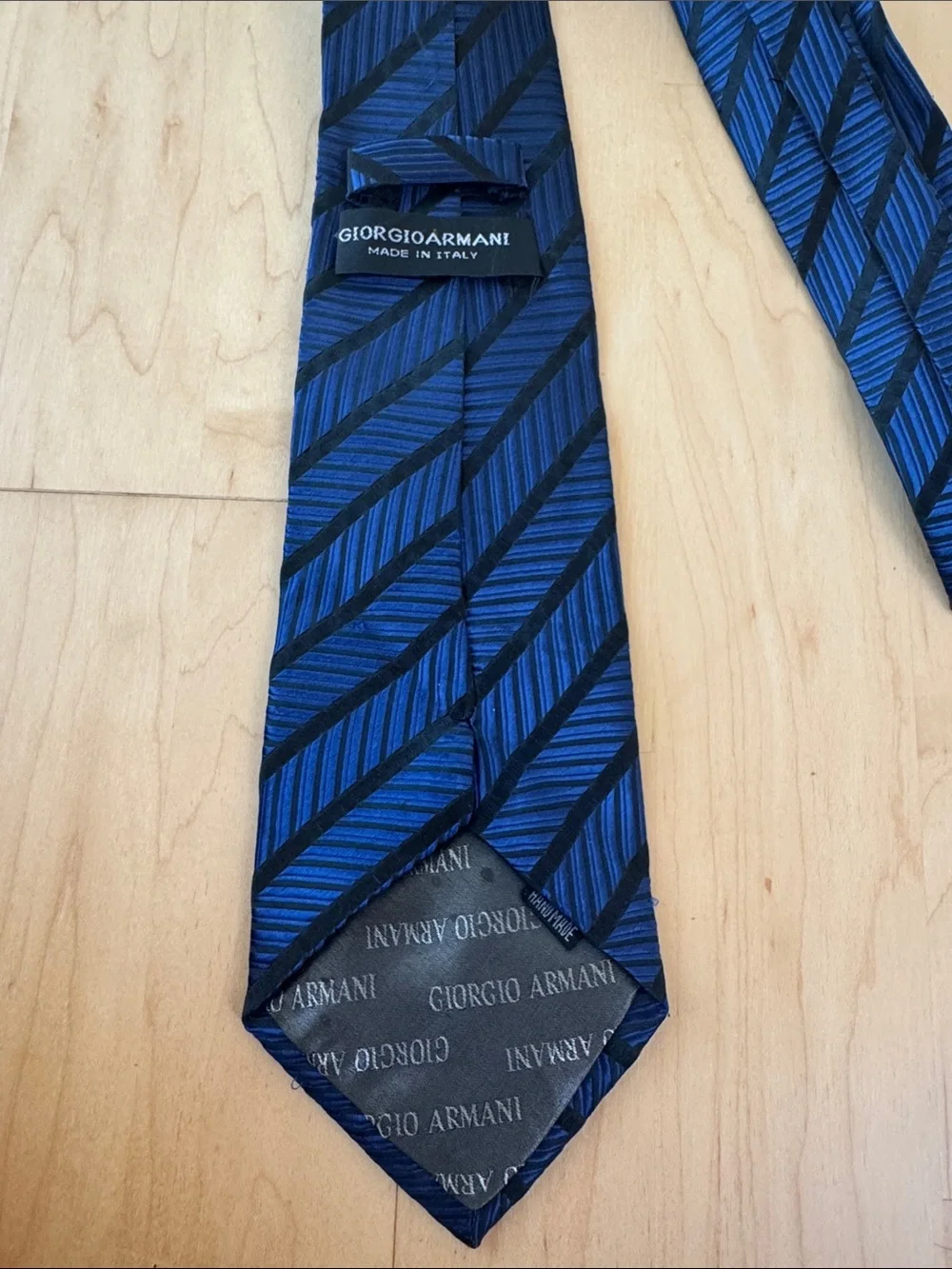 Giorgio Armani Men’s 100% Silk Black And Blue Striped Chevron Tie‎ Office Wear